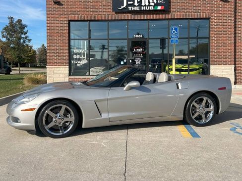 Used 2007 Chevrolet Corvette Convertible w/ Preferred Equipment Group image 2