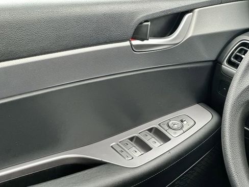 Used 2021 Hyundai Palisade SE image 17