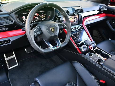 Used 2019 Lamborghini Urus image 11