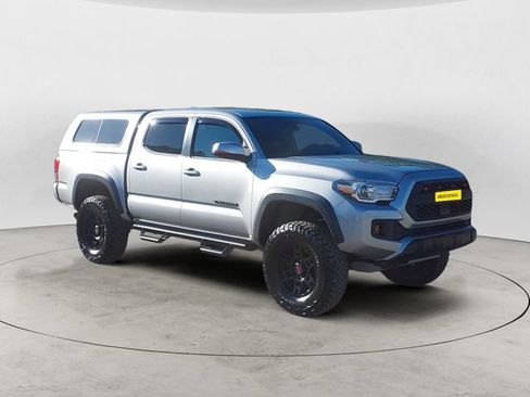 Used 2018 Toyota Tacoma TRD Off-Road w/ Technology Package AWD/4WD image 7