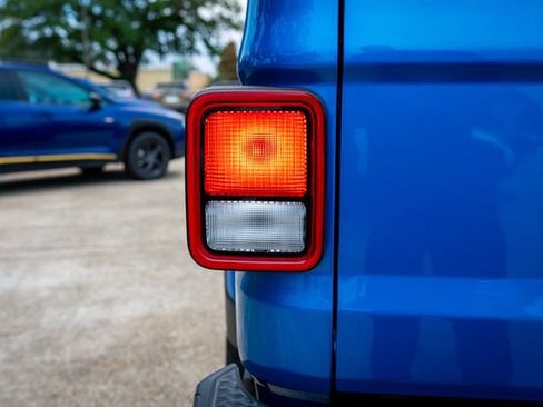 Used 2021 Jeep Gladiator Willys image 16