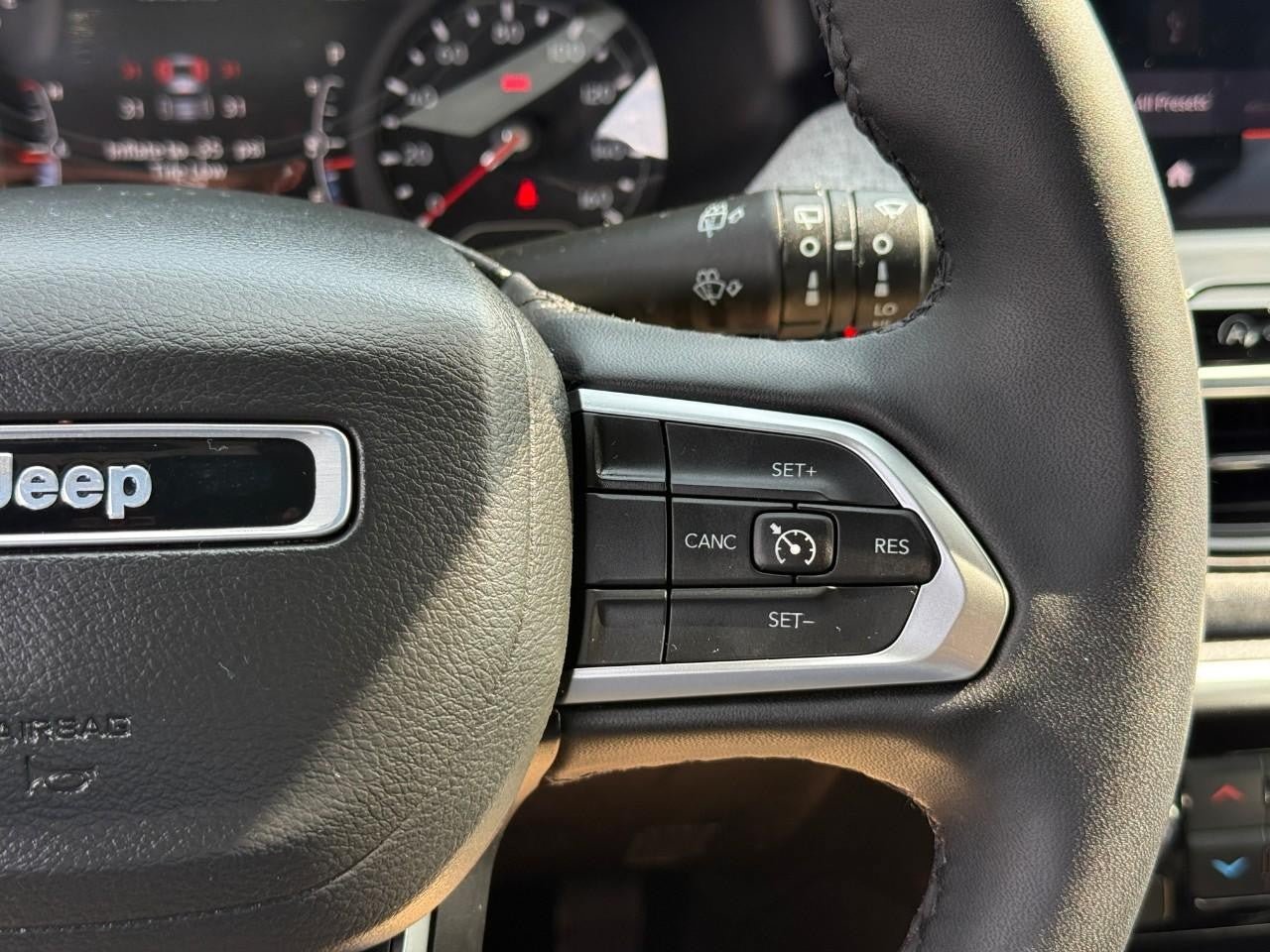 Used 2023 Jeep Compass Latitude w/ Convenience Group AWD/4WD image 18