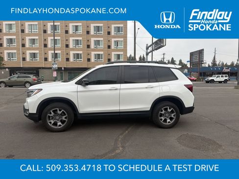 Used 2023 Honda Passport TrailSport image 2