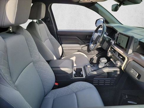 Used 2025 Toyota Tacoma SR5 AWD/4WD image 12