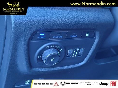 Used 2023 Jeep Grand Cherokee 30th Anniversary AWD/4WD image 18
