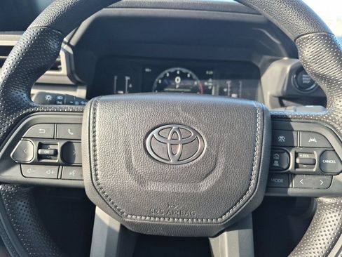 Certified 2025 Toyota Tacoma SR5 AWD/4WD image 23