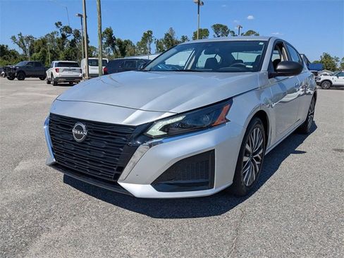 Used 2024 Nissan Altima 2.5 SV image 8