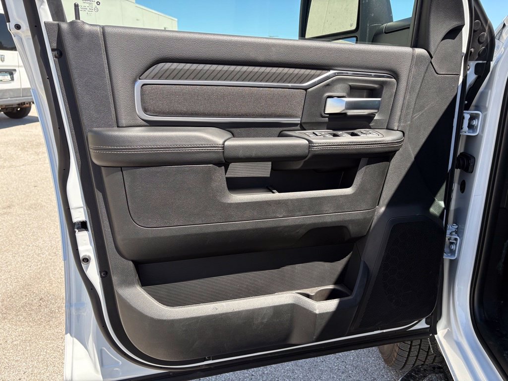 New 2026 RAM 3500 Big Horn AWD/4WD image 8