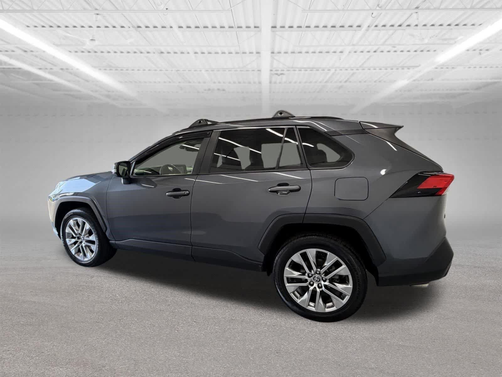 Used 2021 Toyota RAV4 XLE Premium AWD/4WD image 3