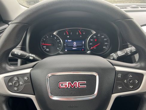 Used 2023 GMC Terrain SLE w/ Driver Convenience Package image 16