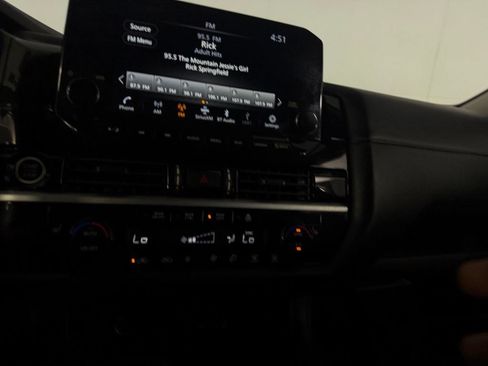 Used 2024 Nissan Pathfinder SL FWD image 22