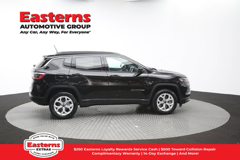 Used 2025 Jeep Compass Latitude w/ Sun & Sound Group AWD/4WD image 48