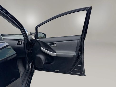 Used 2014 Toyota Prius Two image 38