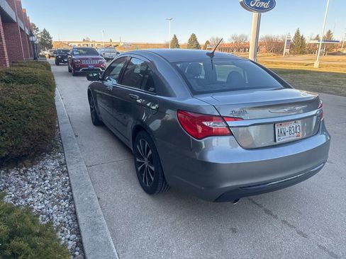 Used 2013 Chrysler 200 Touring w/ S Exterior Appearance Pkg image 4