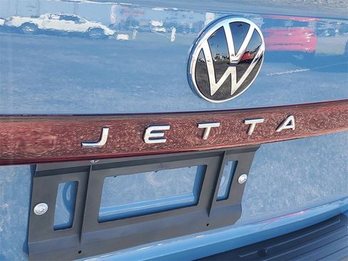 Used 2025 Volkswagen Jetta SE image 28