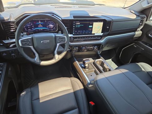 Used 2024 Chevrolet Silverado 1500 LT Trail Boss w/ LT Trail Boss Premium Package AWD/4WD image 11