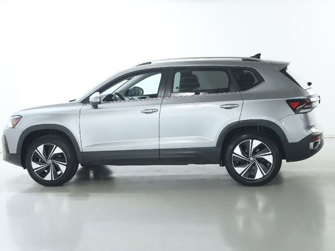Used 2025 Volkswagen Taos SE AWD/4WD image 38