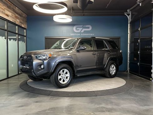 Used 2020 Toyota 4Runner SR5 Premium w/ Moonroof Package AWD/4WD image 7