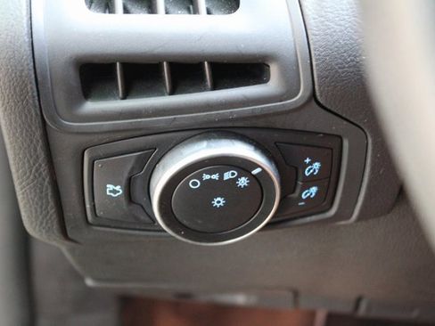 Used 2018 Ford Focus SE image 12