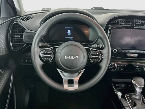 Used 2025 Kia Soul S FWD image 18