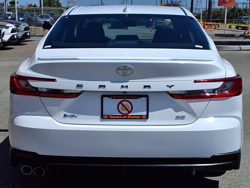 Certified 2025 Toyota Camry SE FWD image 5