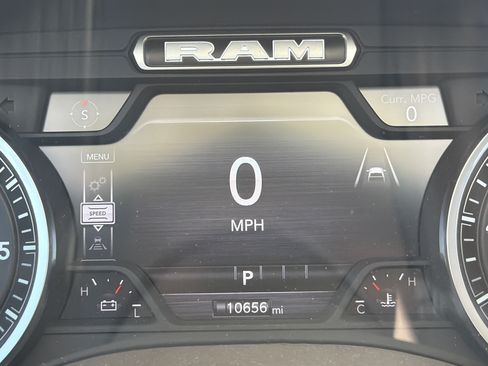 Used 2025 RAM 1500 Laramie AWD/4WD image 2
