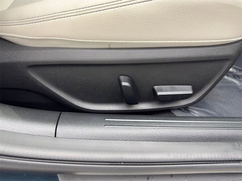 Used 2025 Genesis G70 2.5T image 48