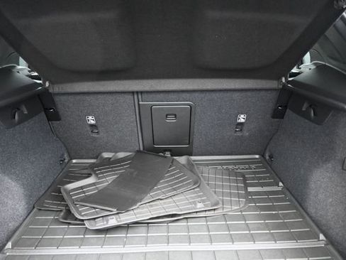 Used 2023 Volvo XC40 B4 Ultimate w/ Protection Package Premier FWD image 32