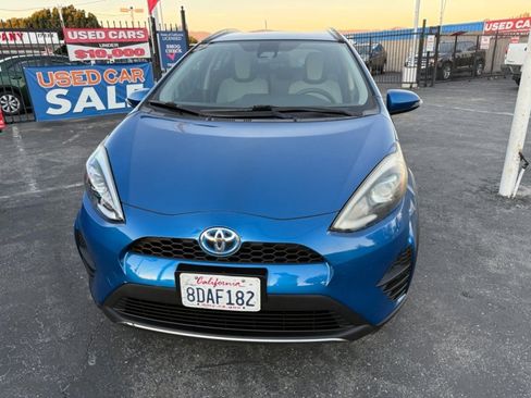 Used 2018 Toyota Prius C One image 3