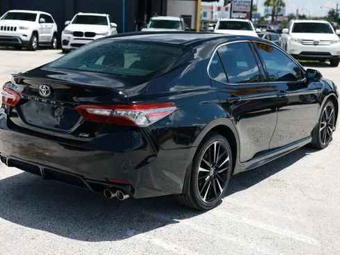 Used 2018 Toyota Camry XSE FWD image 7