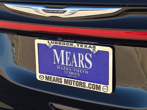 Used 2023 Chrysler Pacifica Touring-L image 13