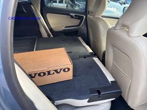 Used 2017 Volvo XC60 T6 Dynamic w/ Advanced Package image 6