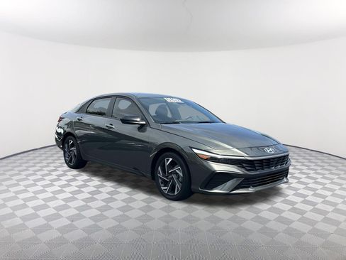Used 2025 Hyundai Elantra Sport FWD image 3