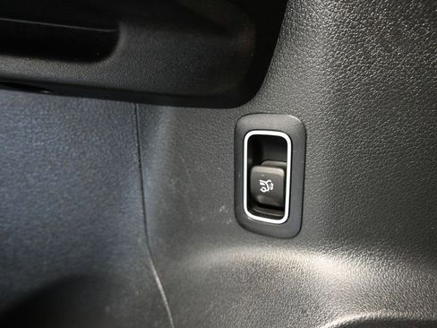 Used 2021 Mercedes-Benz GLB 250 4MATIC w/ Premium Package image 11