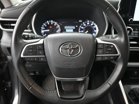 Certified 2024 Toyota Highlander XLE image 11