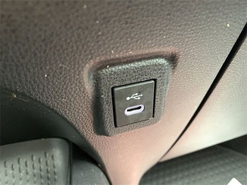 Used 2025 Toyota Corolla LE image 27