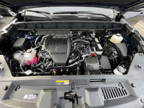 Used 2025 Toyota Highlander LE image 35