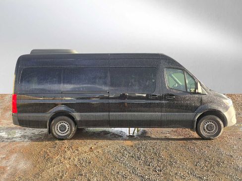 Used 2024 Mercedes-Benz Sprinter 2500 image 2