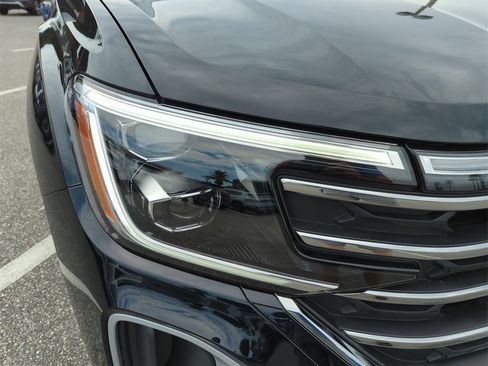 New 2025 Volkswagen Atlas SE image 13