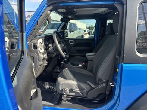 Used 2025 Jeep Wrangler Sport image 19