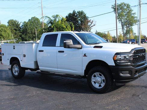 Used 2024 RAM 2500 Tradesman w/ Snow Chief Group AWD/4WD image 9