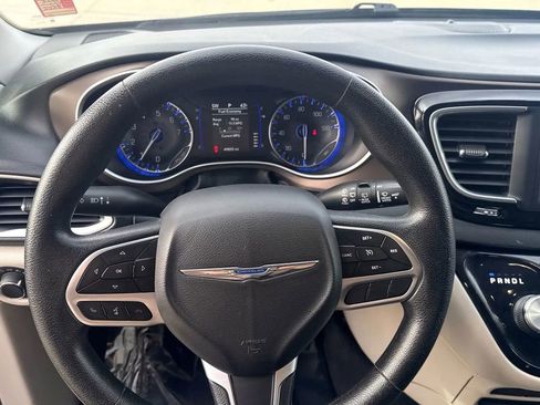 Used 2020 Chrysler Voyager Lxi image 13