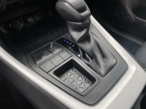 Used 2019 Toyota RAV4 LE image 71