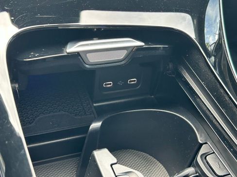Used 2025 Mercedes-Benz C 300 Sedan w/ Exclusive Trim Package image 23