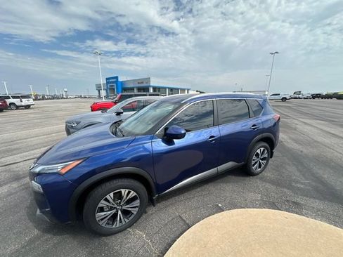 Used 2023 Nissan Rogue SV w/ SV Premium B Package FWD image 2