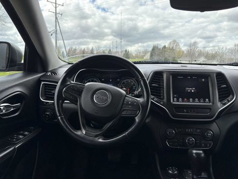 Used 2019 Jeep Cherokee Trailhawk w/ Cold Weather Group AWD/4WD image 18