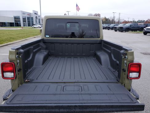 New 2025 Jeep Gladiator Sport image 7