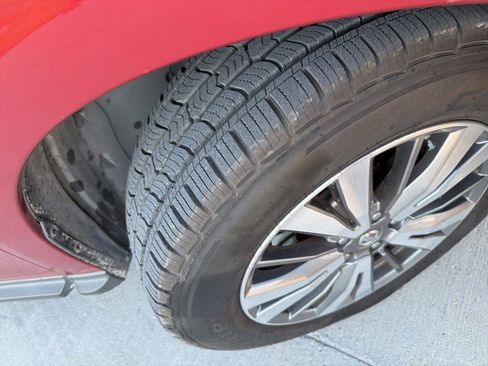 Used 2017 Nissan Pathfinder SL image 3