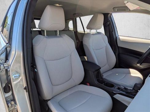 Used 2024 Toyota Corolla Cross L AWD/4WD image 19