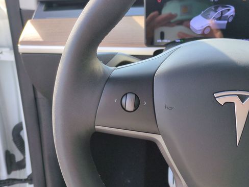 Used 2021 Tesla Model Y Performance image 20